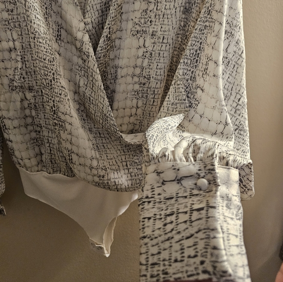 Dynamite blouse, size- xs, bodysuit Satin fabric, never worn , perfect condition - Picture 1 of 4